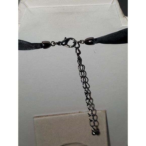 A Purple Gothic Gunmetal Necklace Choker Victorian Style Ribbon Vampire - Picture 6 of 11